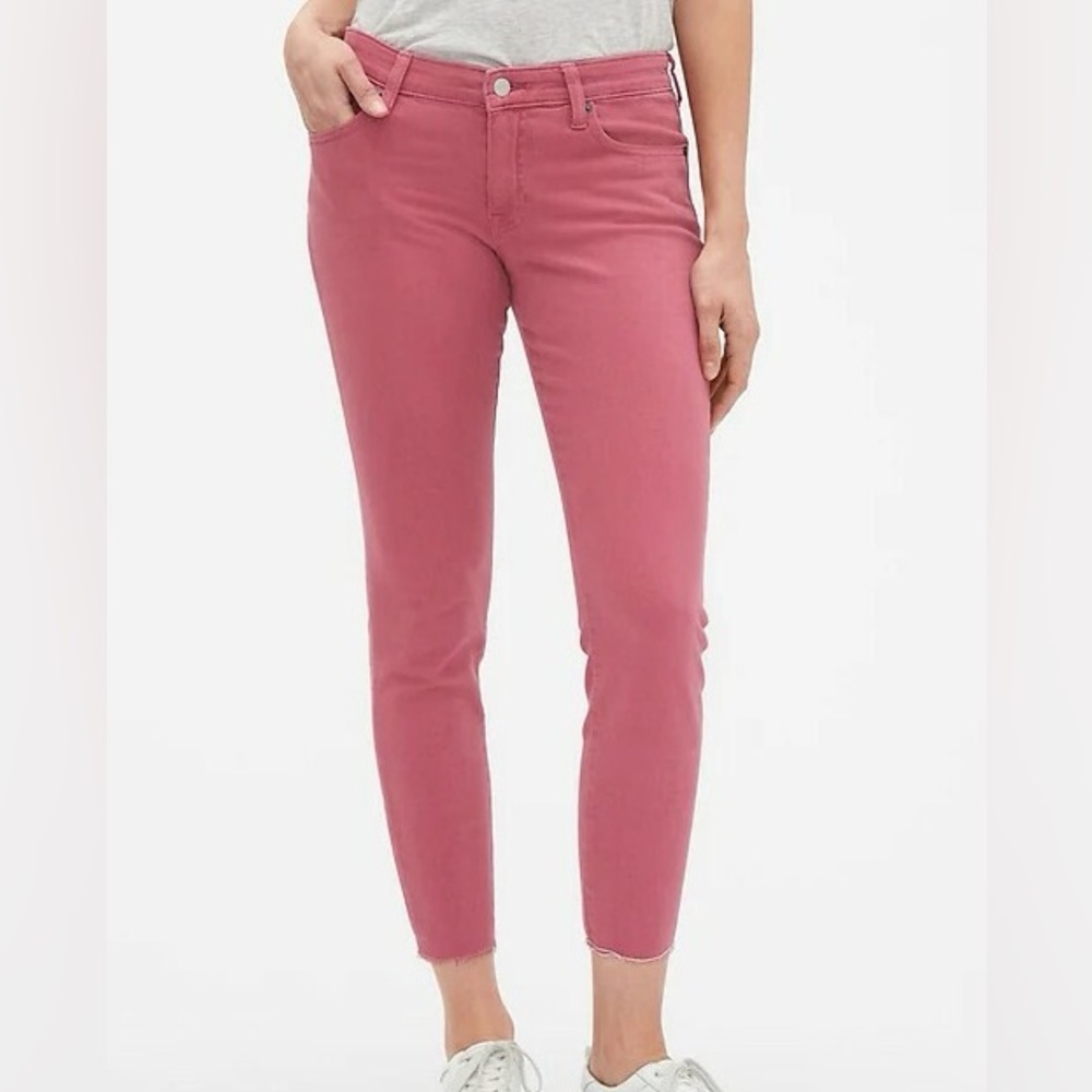 GAP Denim Pink/Wild Rose Legging Ankle Jeans with Raw/Frayed Hem in 32 Regular